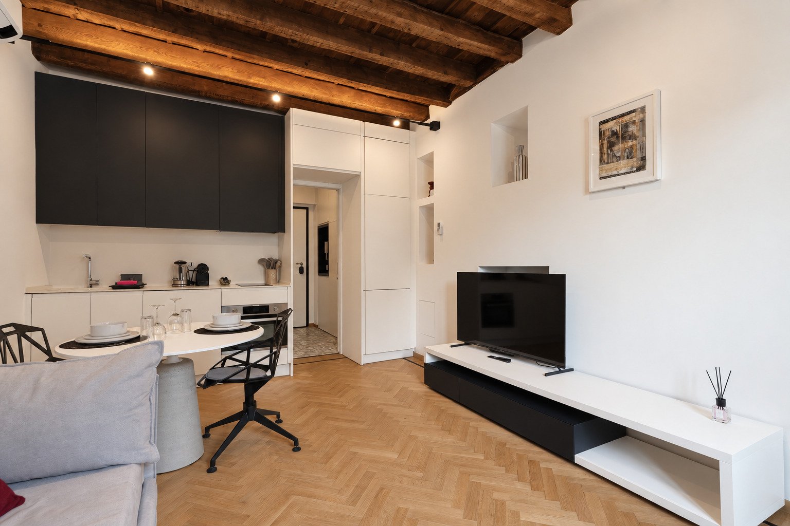 Casa Asnago e Vender — la cucina e il soggiorno
