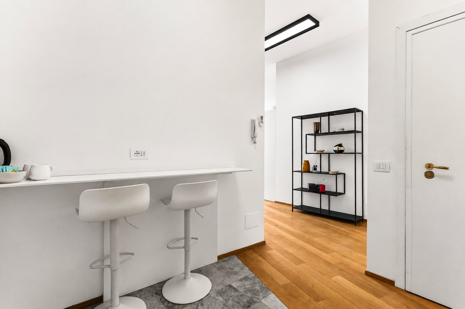 Casa Figini Pollini — penisola snack con sgabelli