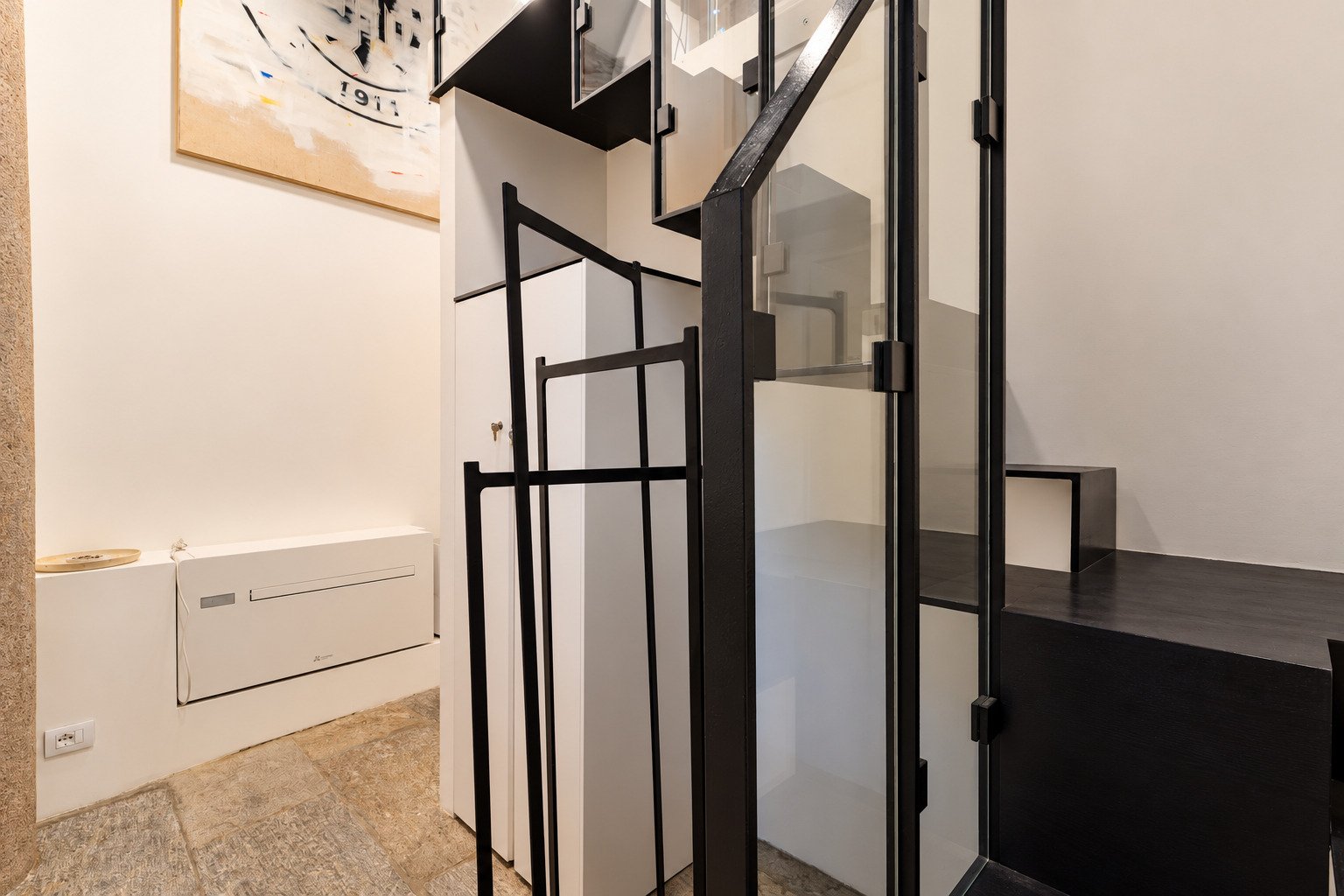 Casa Gio Ponti — la scala in ferro nera